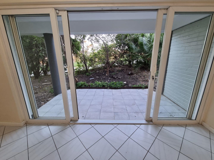 To Let 3 Bedroom Property for Rent in Vredehoek Western Cape
